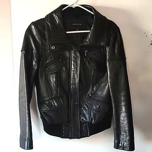 Jones New York black leather jacket with button in shell